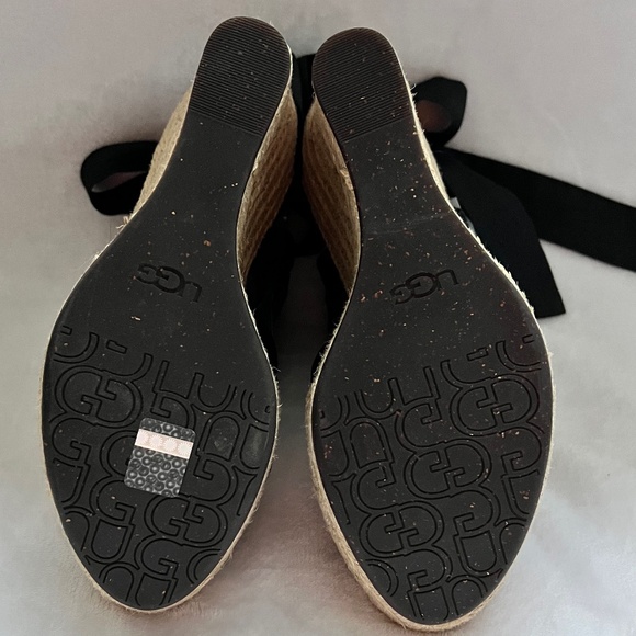 UGG Lucianna Black Tie-Up Wedge Size 8.5 - Picture 9 of 15